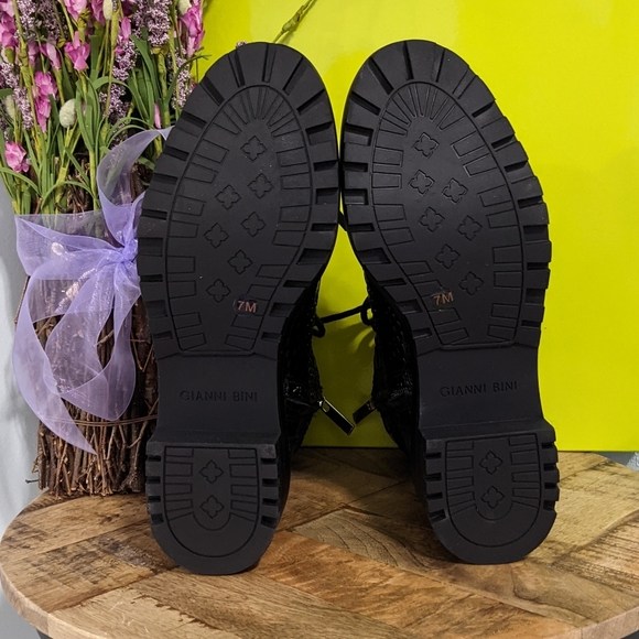 🥾 SOLD 🥾NIB Gianni Bini 'Besteen' black combat boots - Picture 5 of 8